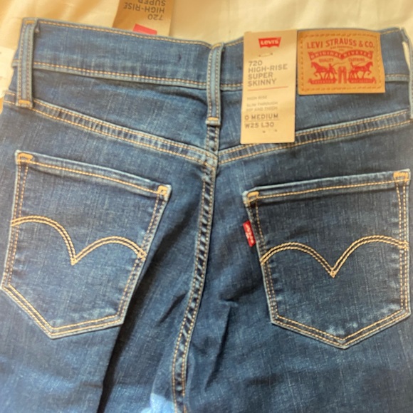 Levi skinny jeans - Picture 2 of 6